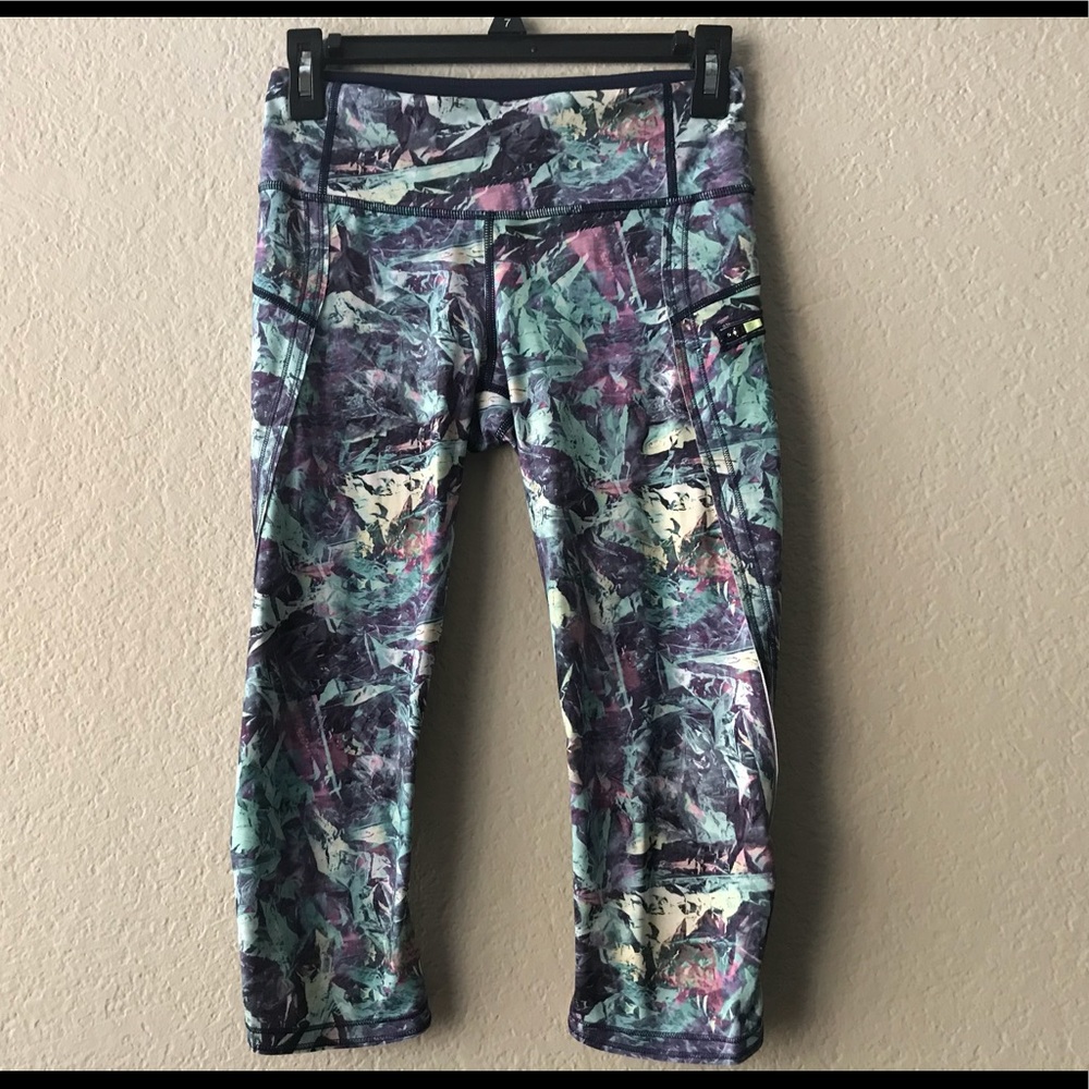 Lululemon cropped legging (Retro Pattern)